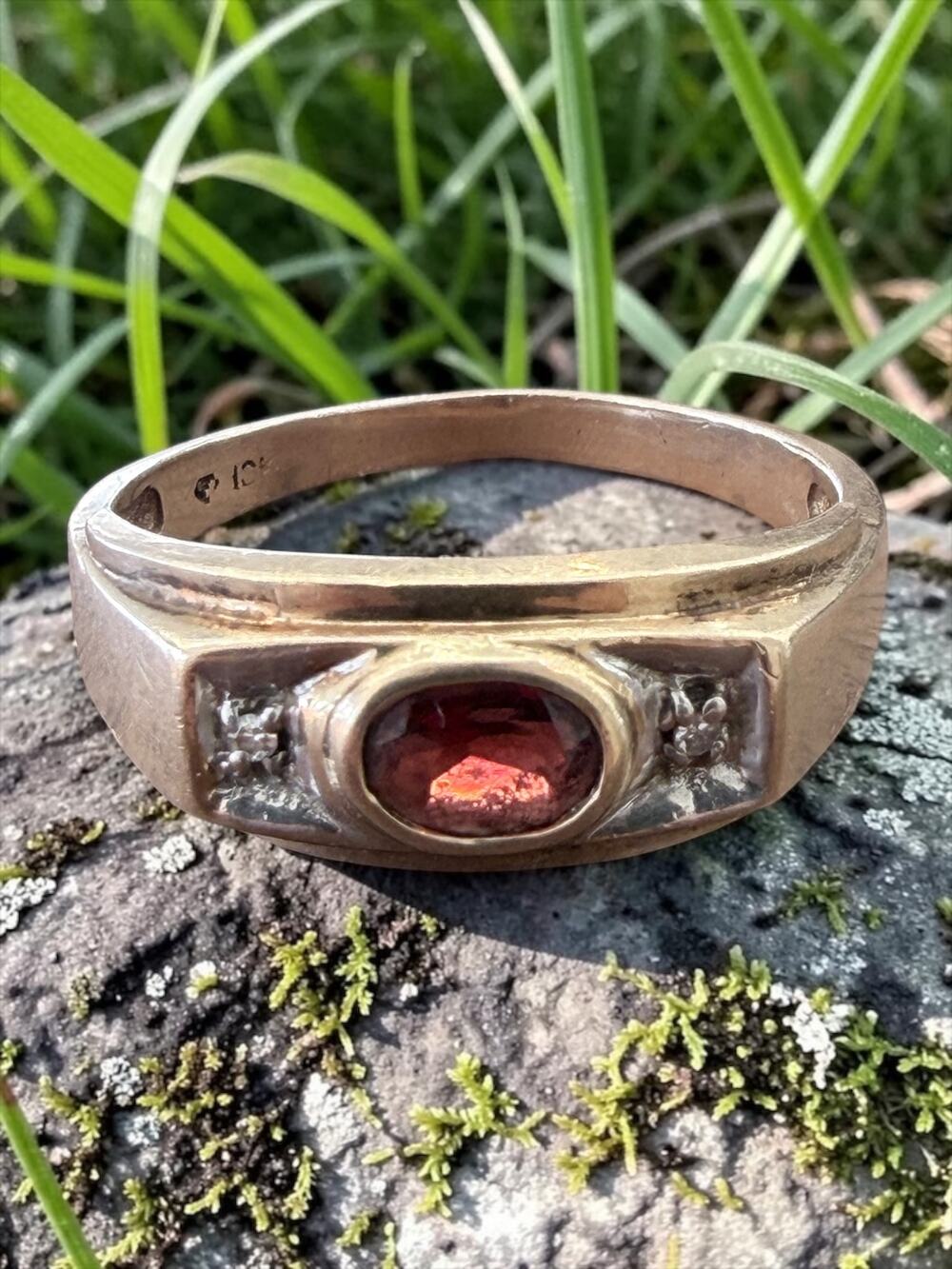 Vintage 10k Gold Garnet and Diamond Ring